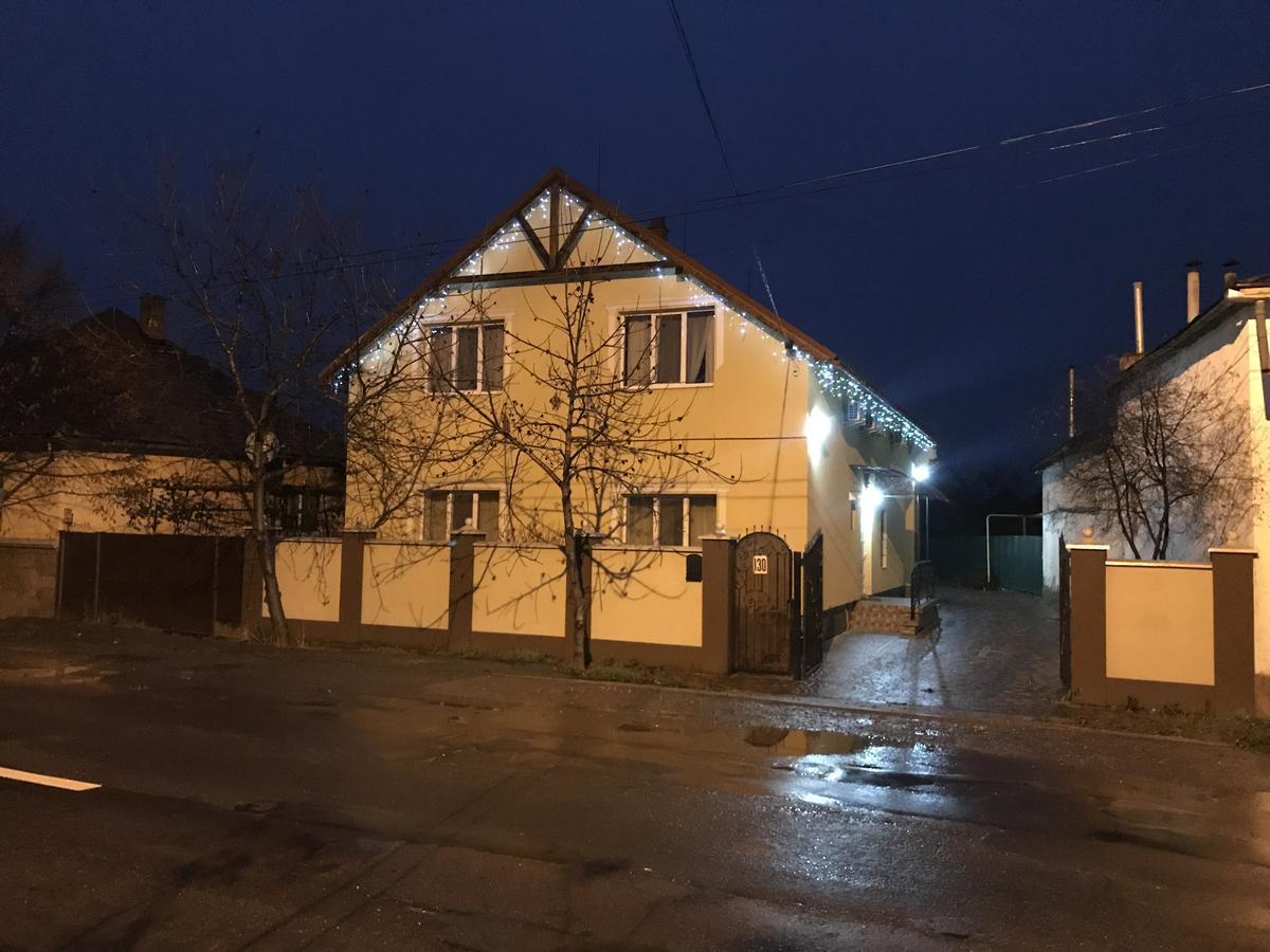 Міні Готель Вілла Вікторія Berehove  Εξωτερικό φωτογραφία